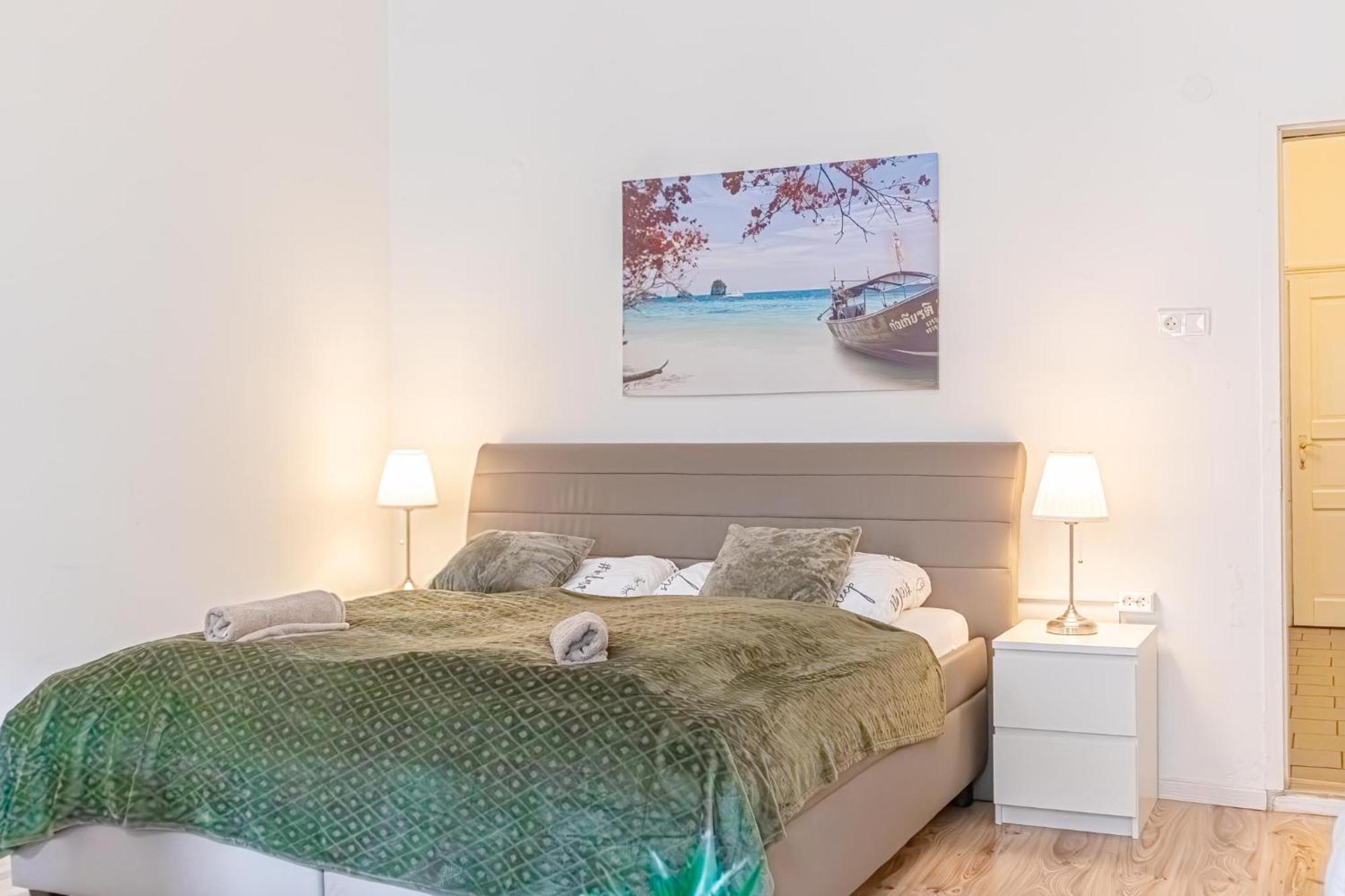 Apartament Charming 2br With Location In